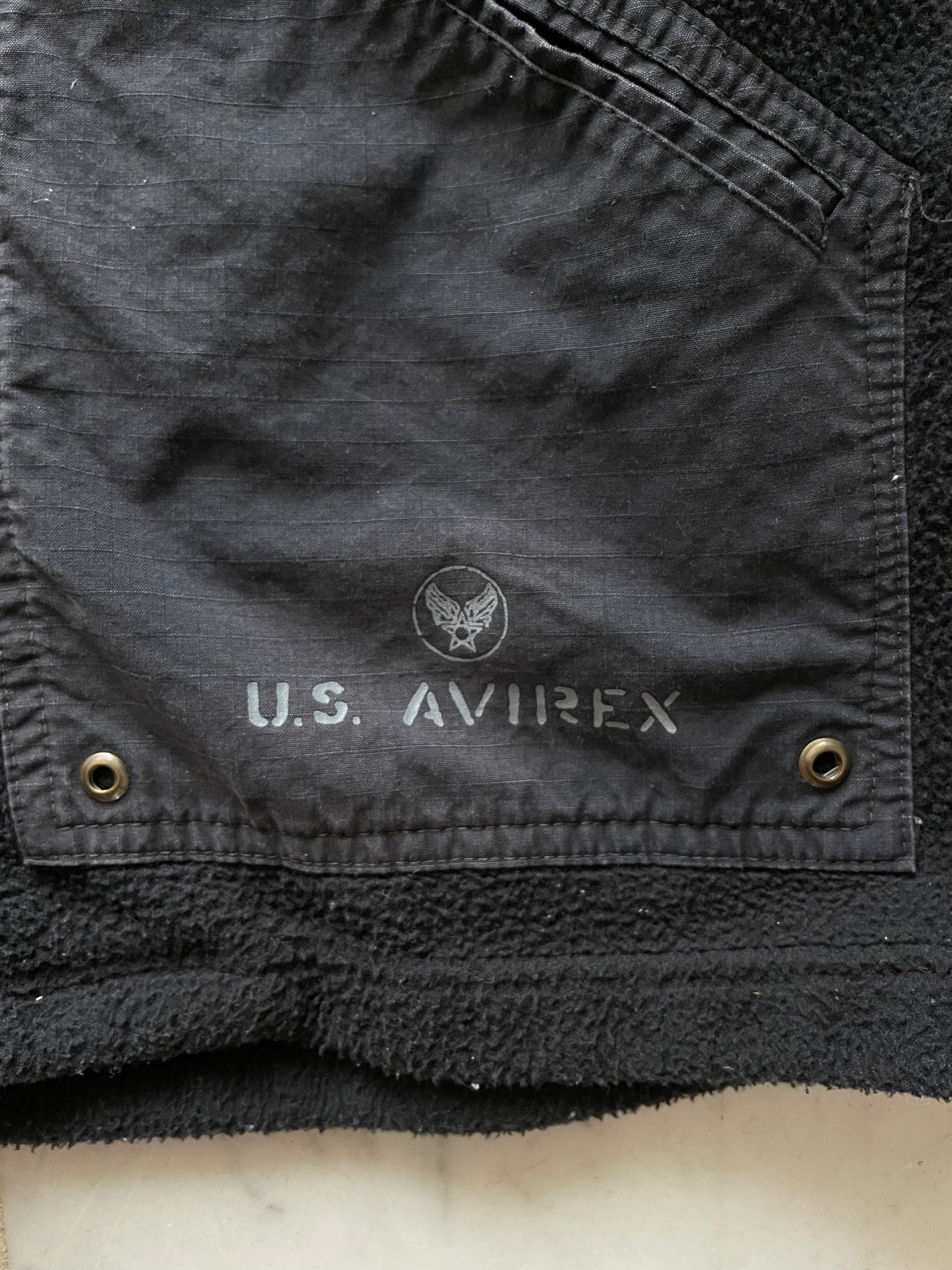 AVIREX U.S.A. FLIGHT GARMENT BLACK FLEECE - MEDIUM