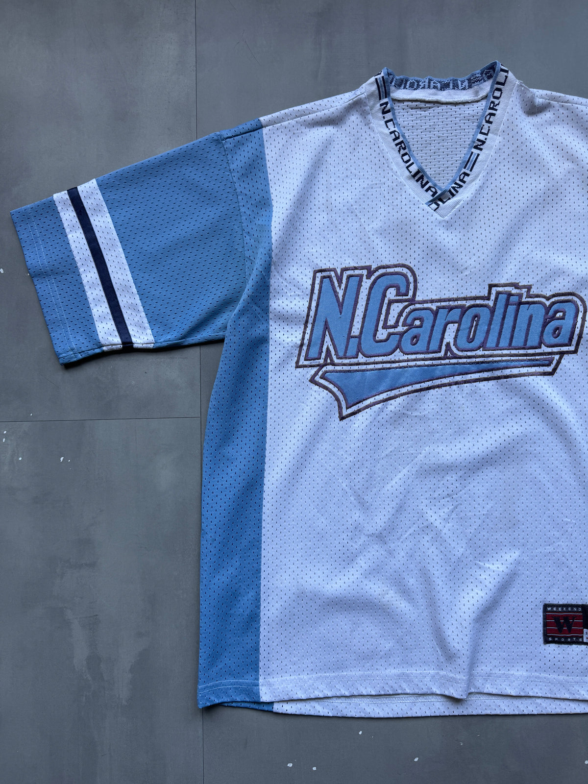 VINTAGE NORTH CAROLINA WHITE/BLUE FOOTBALL JERSEY - L