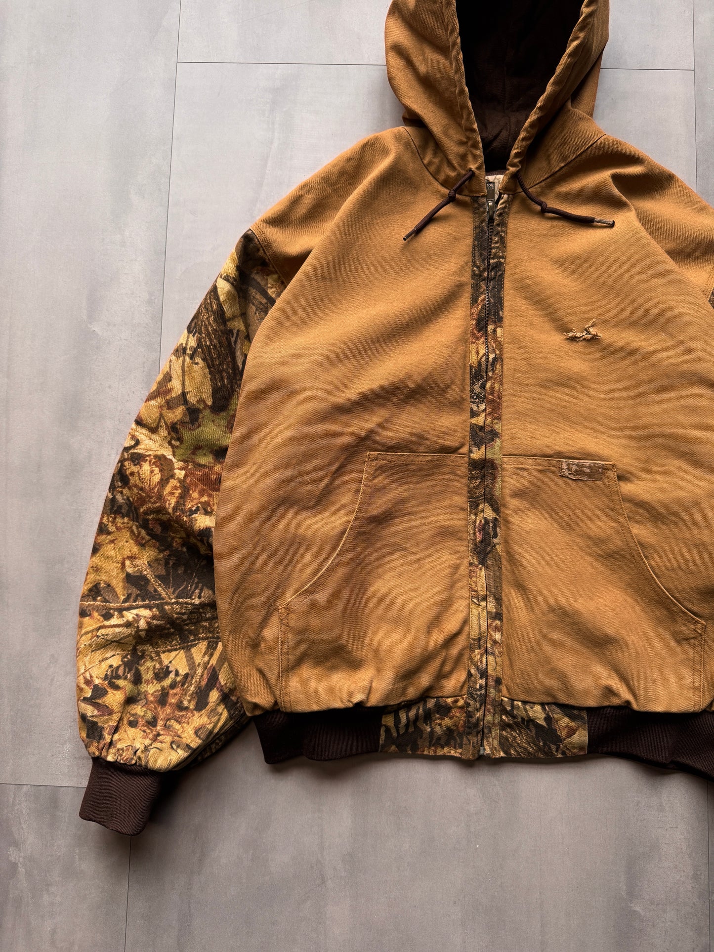 VINTAGE WHITETAILS TAN/REALTREE CAMO ACTIVE JACKET - XLARGE