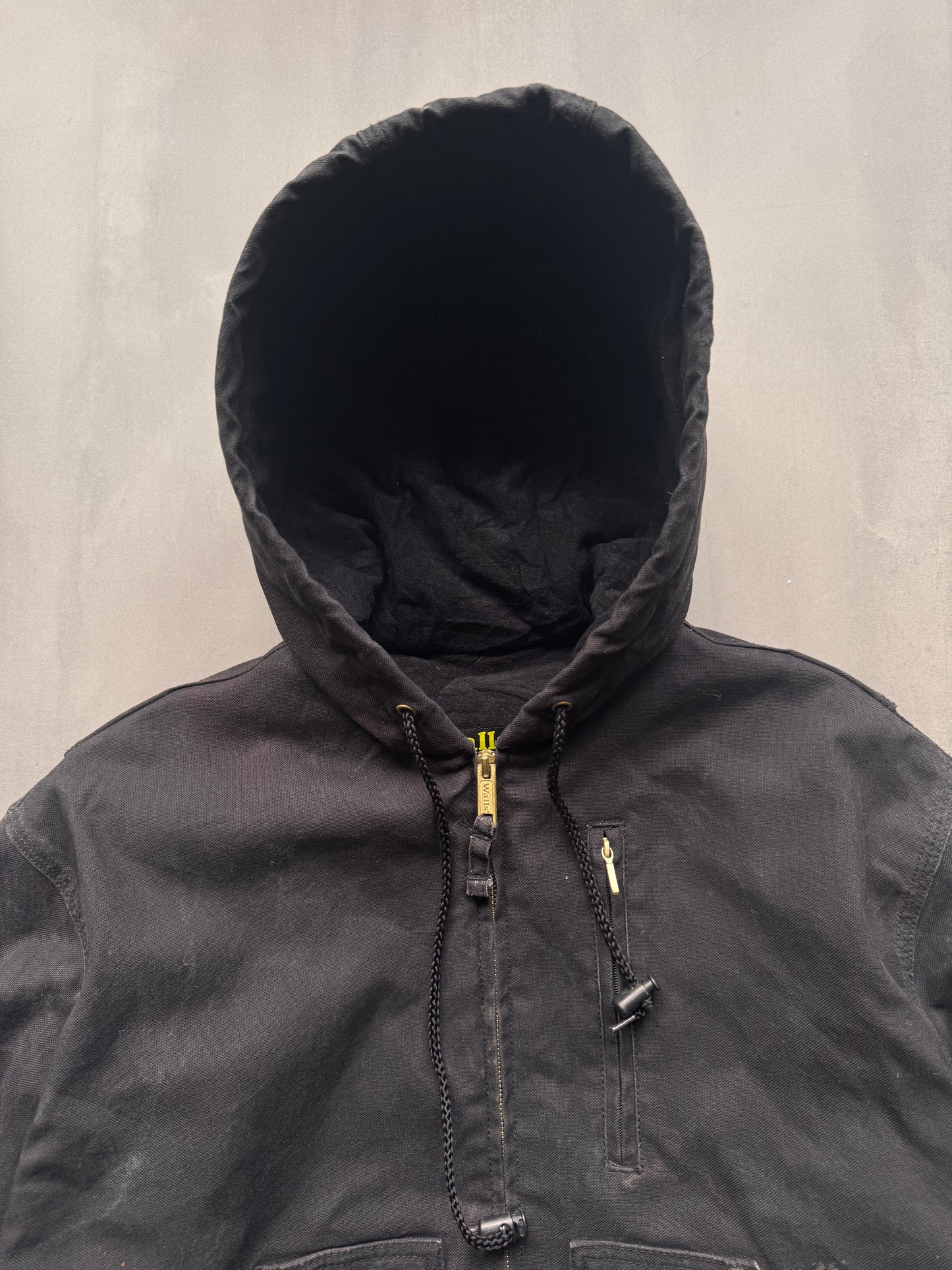 VINTAGE WALLS BLACK ACTIVE JACKET - M