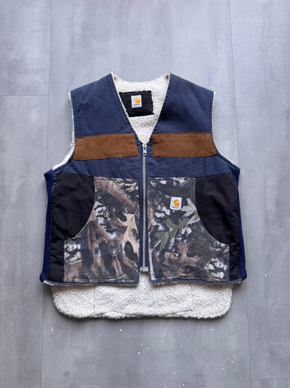VINTAGE REWORKED CARHARTT SHERPA LINED CAMO WORK GILET - L