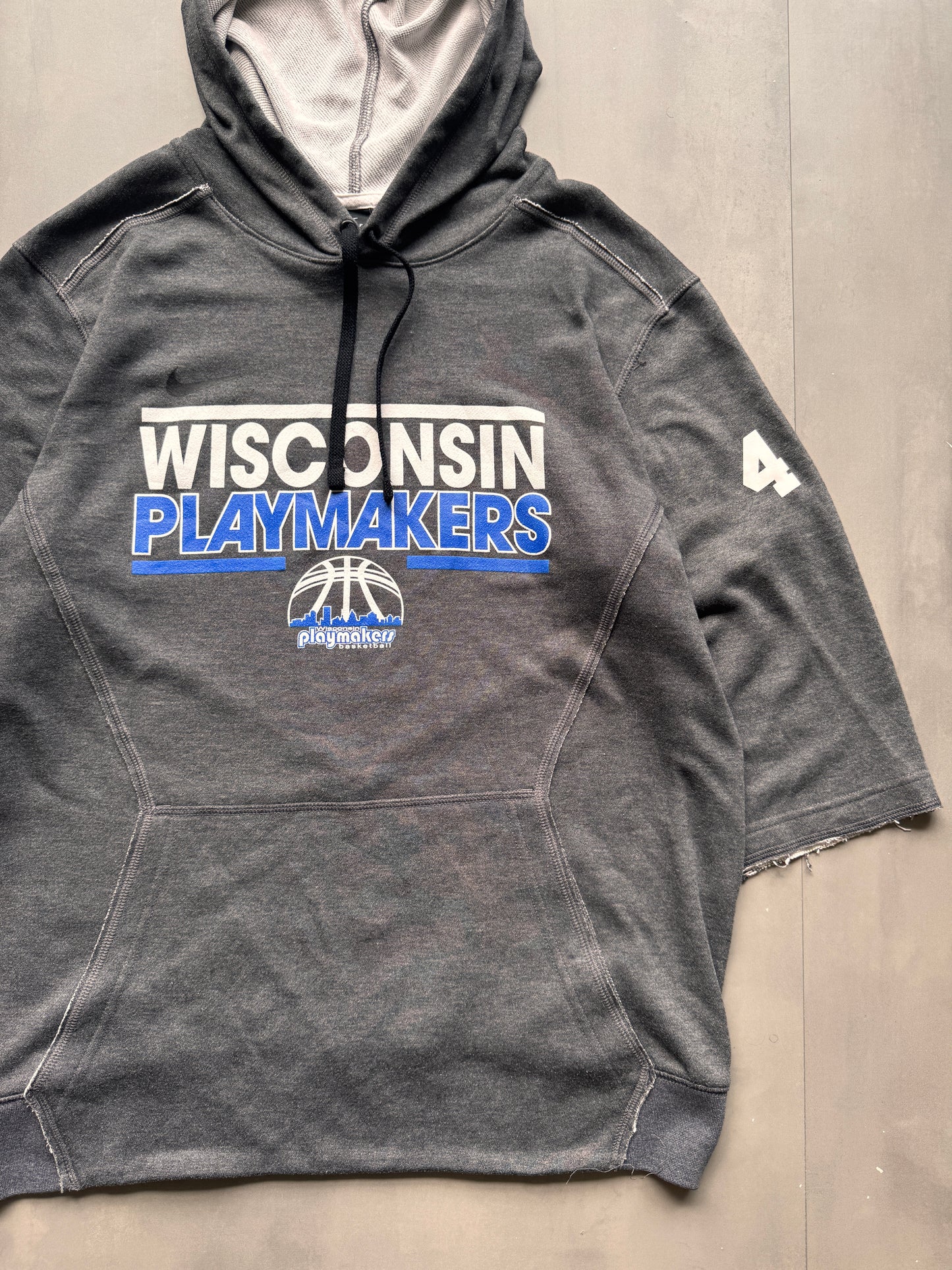 VINTAGE NIKE WISCONSIN GREY SHORT SLEEVE HOODIE - M