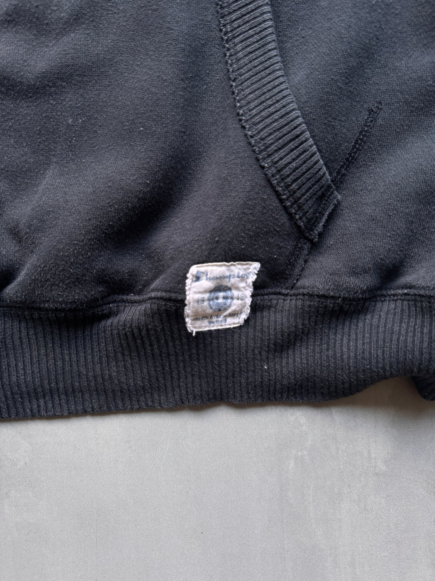 VINTAGE CHAMPION UNIVERSITY OF KENTUCKY BLACK 1/4 ZIP SWEATER - L