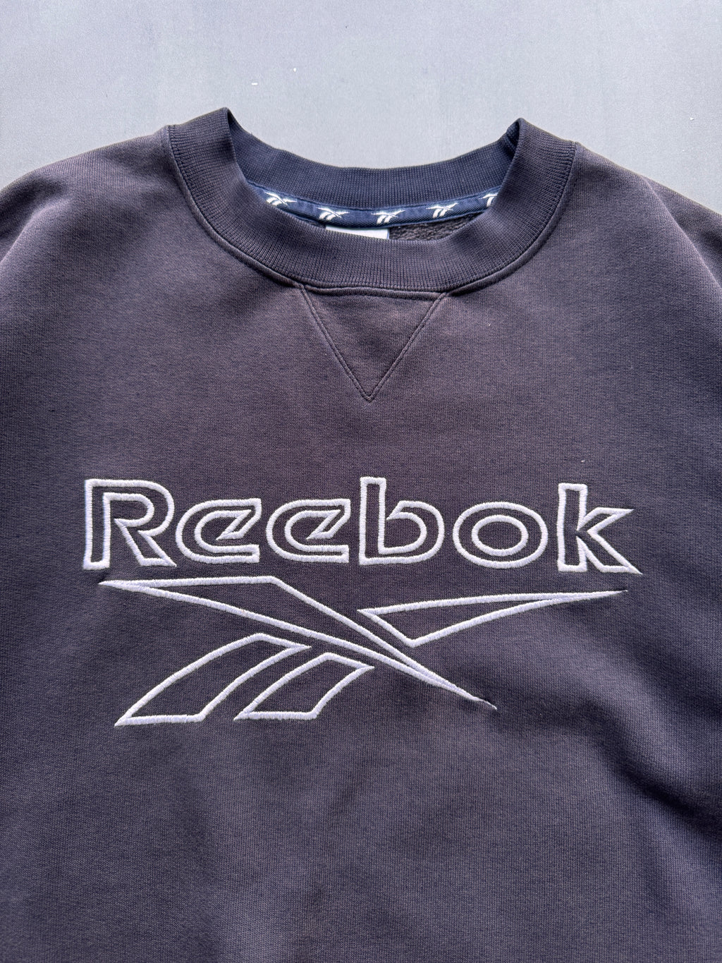 VINTAGE REEBOK FADED GREY SWEATER - S