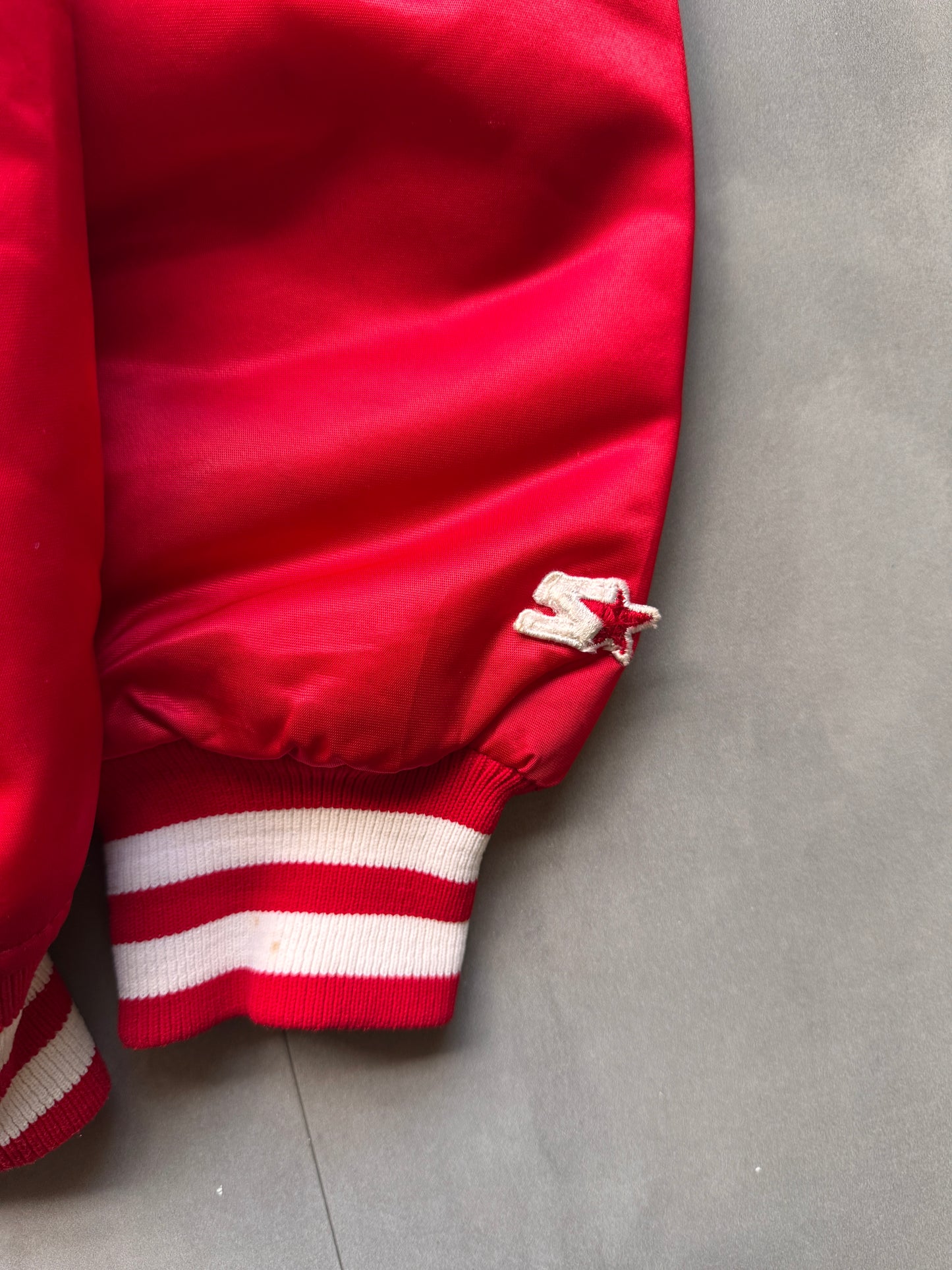 VINTAGE NHL STARTER DETROIT RED WINGS RED SATIN BOMBER JACKET - L