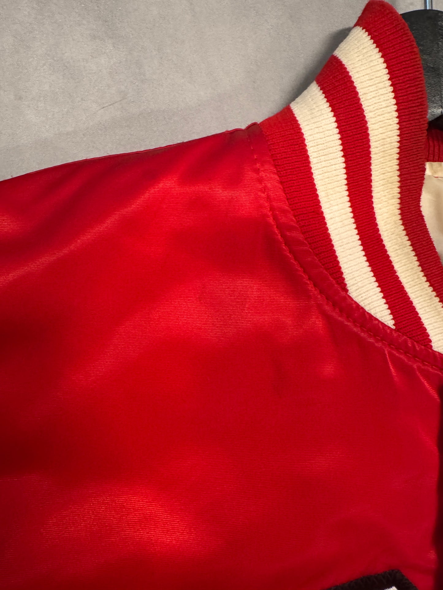 VINTAGE NHL STARTER DETROIT RED WINGS RED SATIN BOMBER JACKET - L