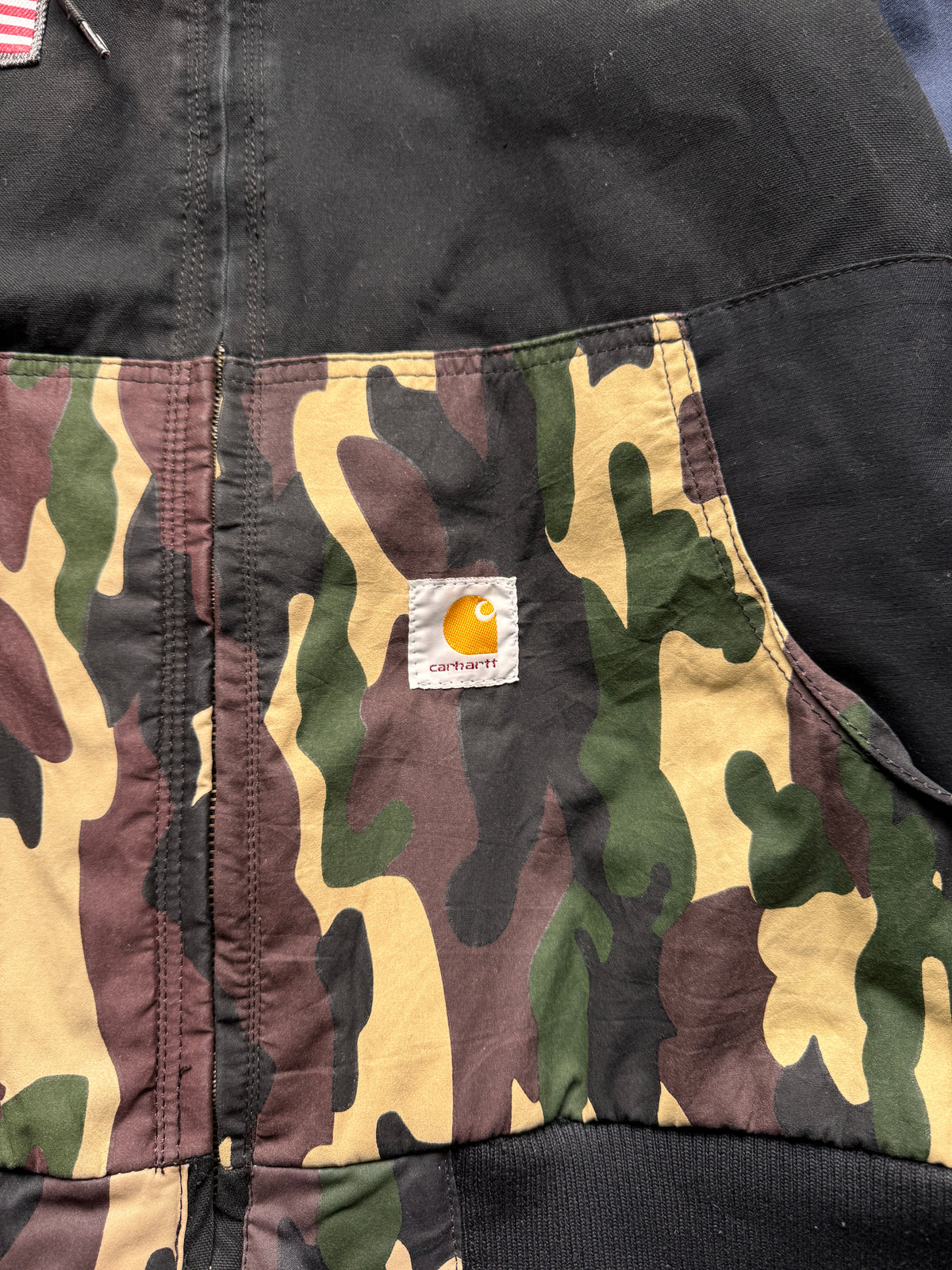 CARHARTT REWORKED CAMO PATTERN ACTIVE JACKET - L