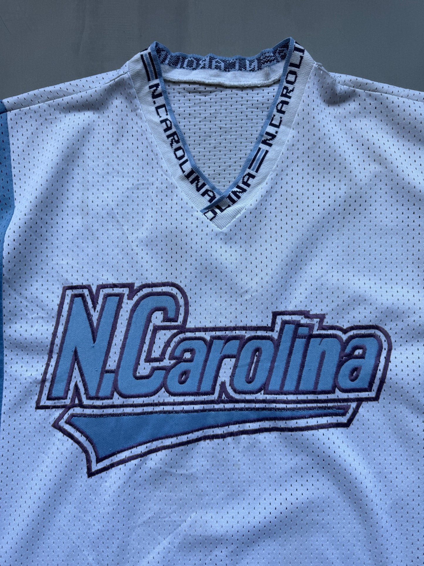 VINTAGE NORTH CAROLINA WHITE/BLUE FOOTBALL JERSEY - L