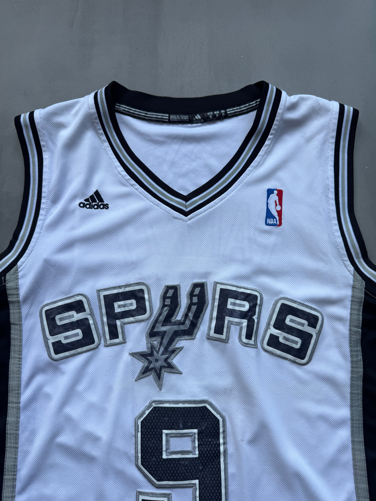 VINTAGE ADIDAS NBA SAN ANTONIO SPURS TONY PARKER WHITE JERSEY - S