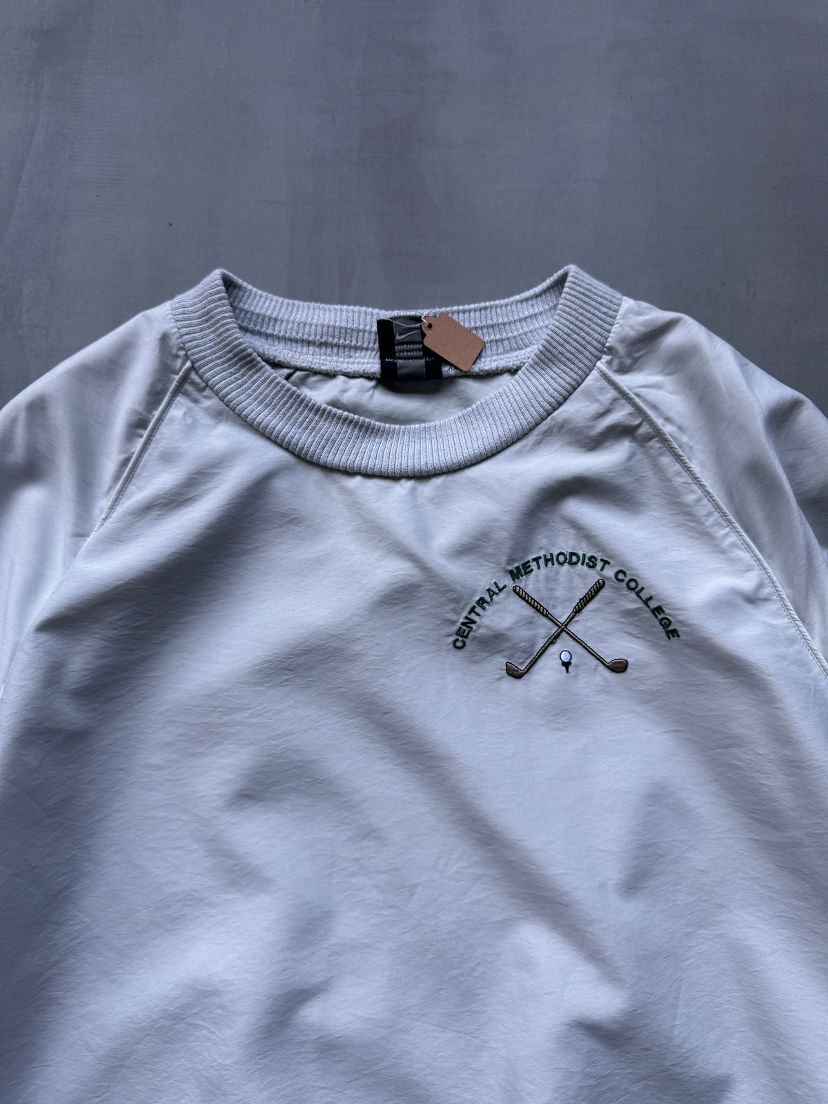 VINTAGE NIKE GOLD CENTRAL METHODIST CREAM WINDBREAKER - M