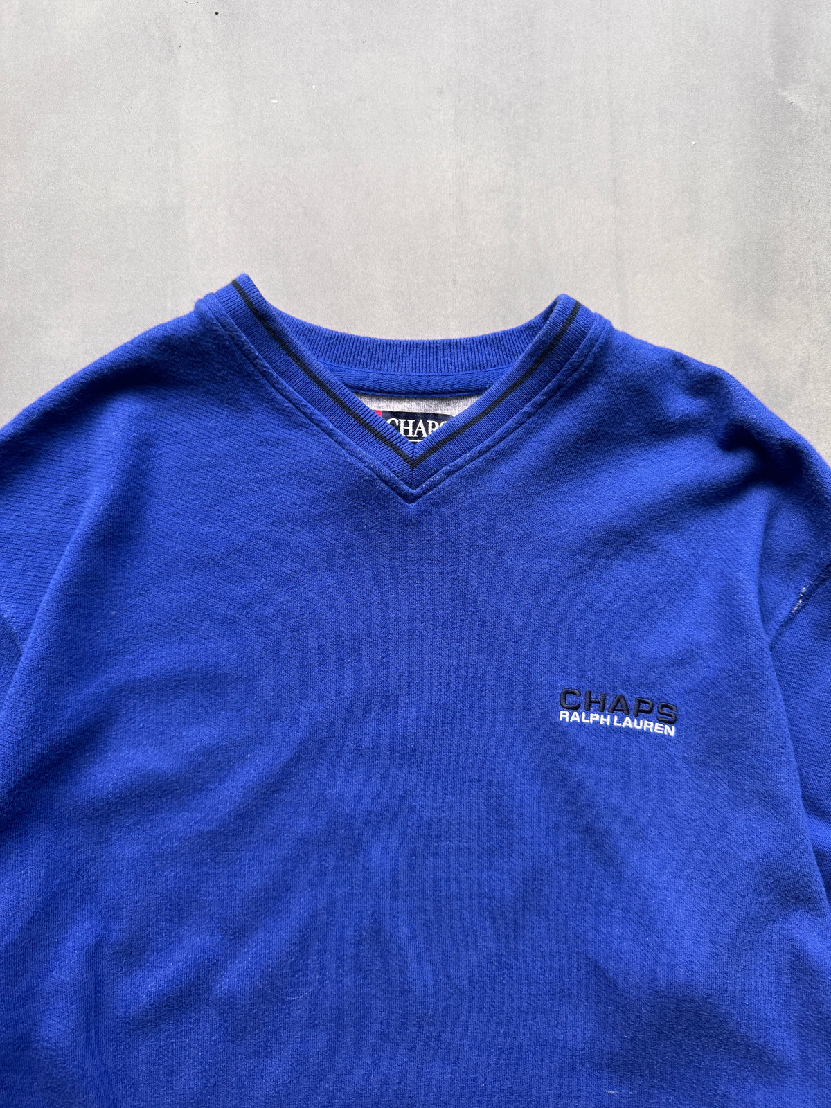 VINTAGE CHAPS BY RALPH LAUREN BLUE V-NECK KNIT SWEATER - LARGE