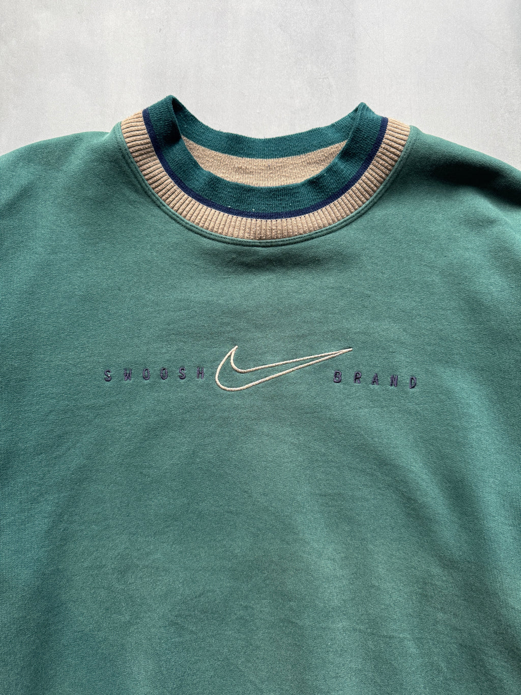 VINTAGE NIKE 90s SWOOSH FADED GREEN SWEATER - L