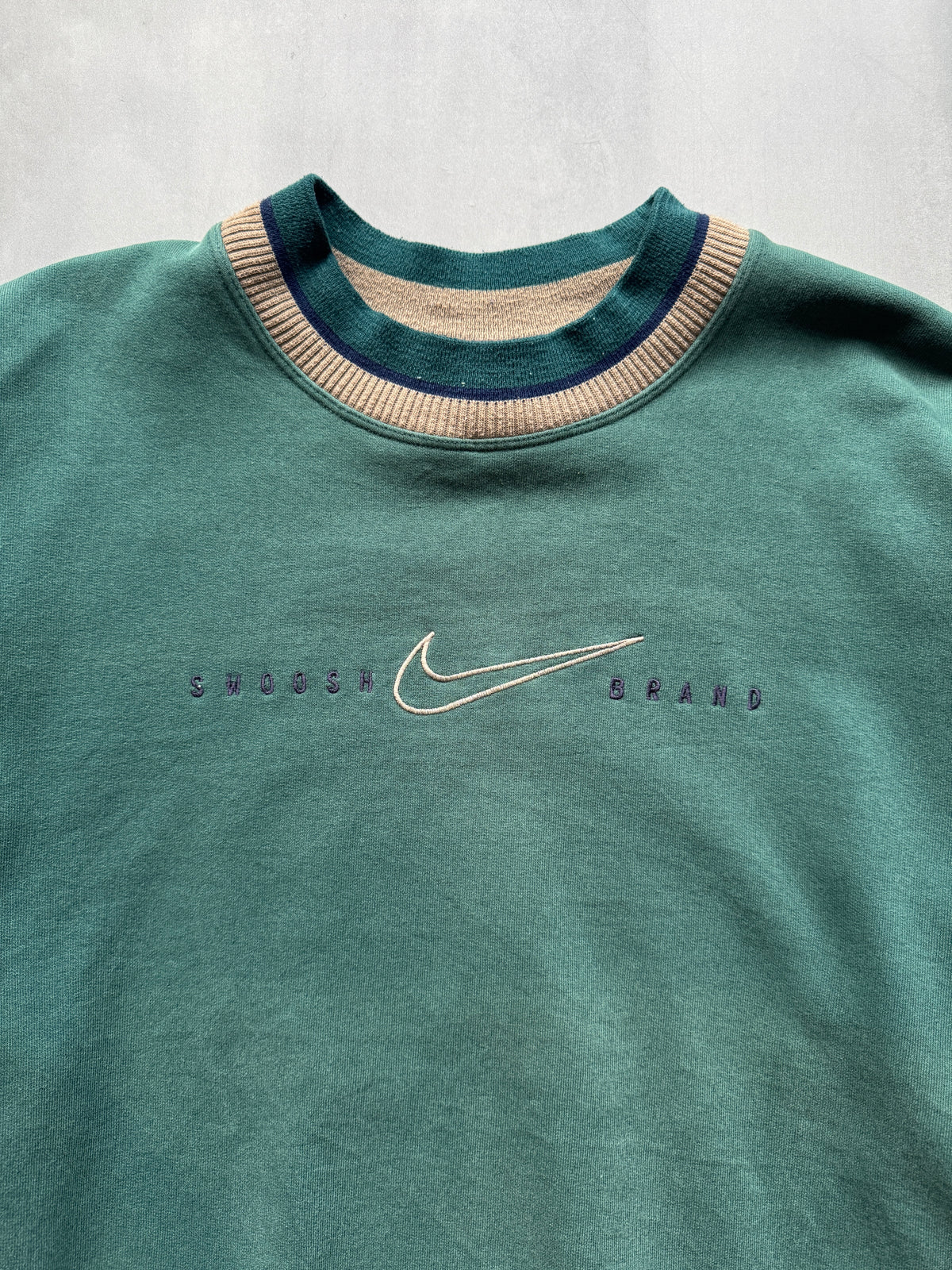 VINTAGE NIKE 90s SWOOSH FADED GREEN SWEATER - L