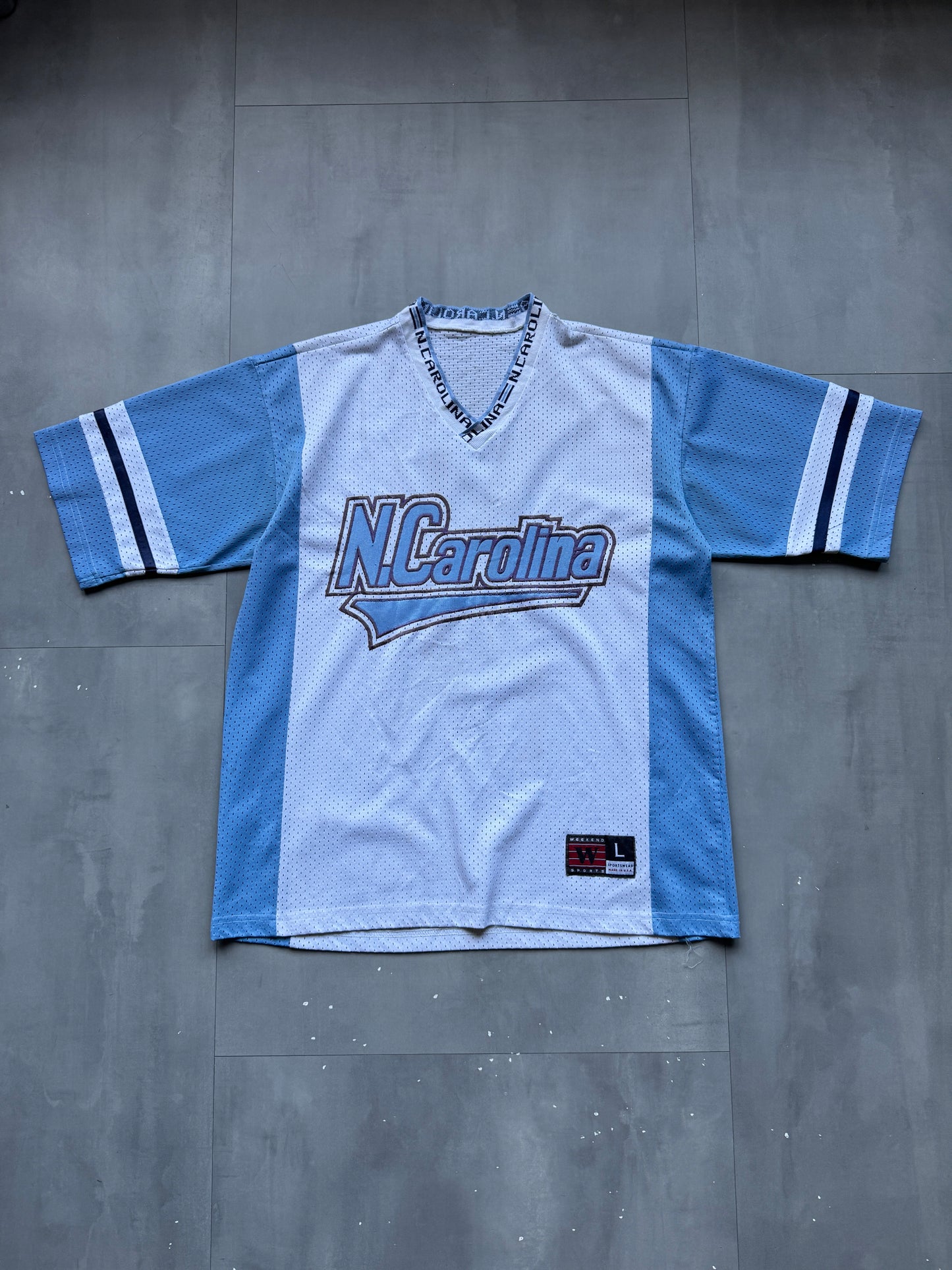 VINTAGE NORTH CAROLINA WHITE/BLUE FOOTBALL JERSEY - L