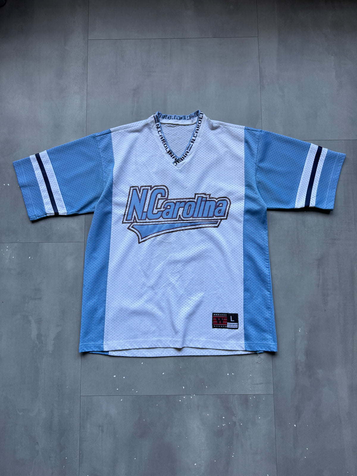 VINTAGE NORTH CAROLINA WHITE/BLUE FOOTBALL JERSEY - L