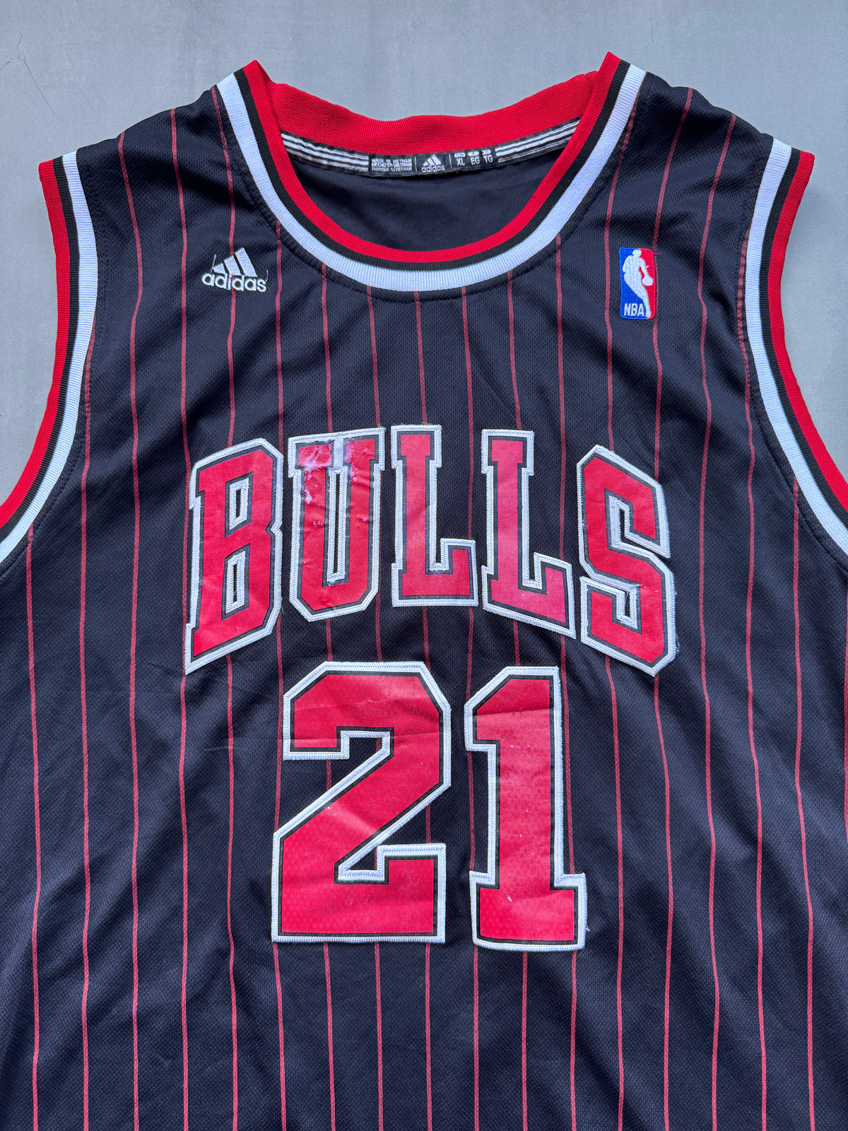 VINTAGE ADIDAS NBA CHICAGO BULLS BLACK JIMMY BUTLER JERSEY - XL
