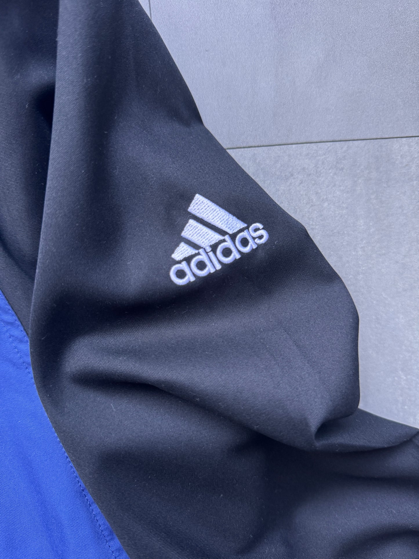 VINTAGE ADIDAS CHATEAU WHISTLER BLUE/BLACK WINDBREAKER - XXL