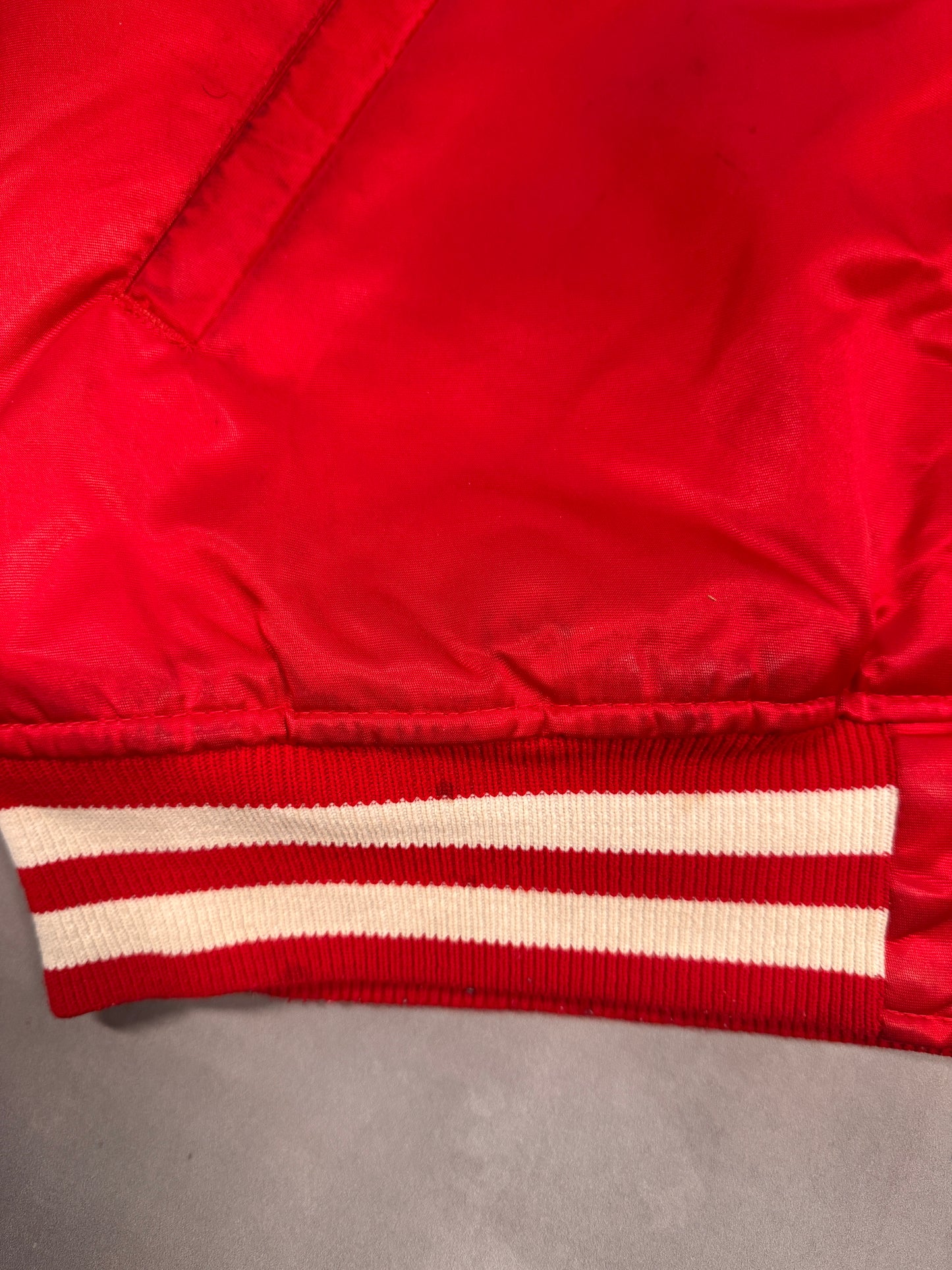 VINTAGE NHL STARTER DETROIT RED WINGS RED SATIN BOMBER JACKET - L