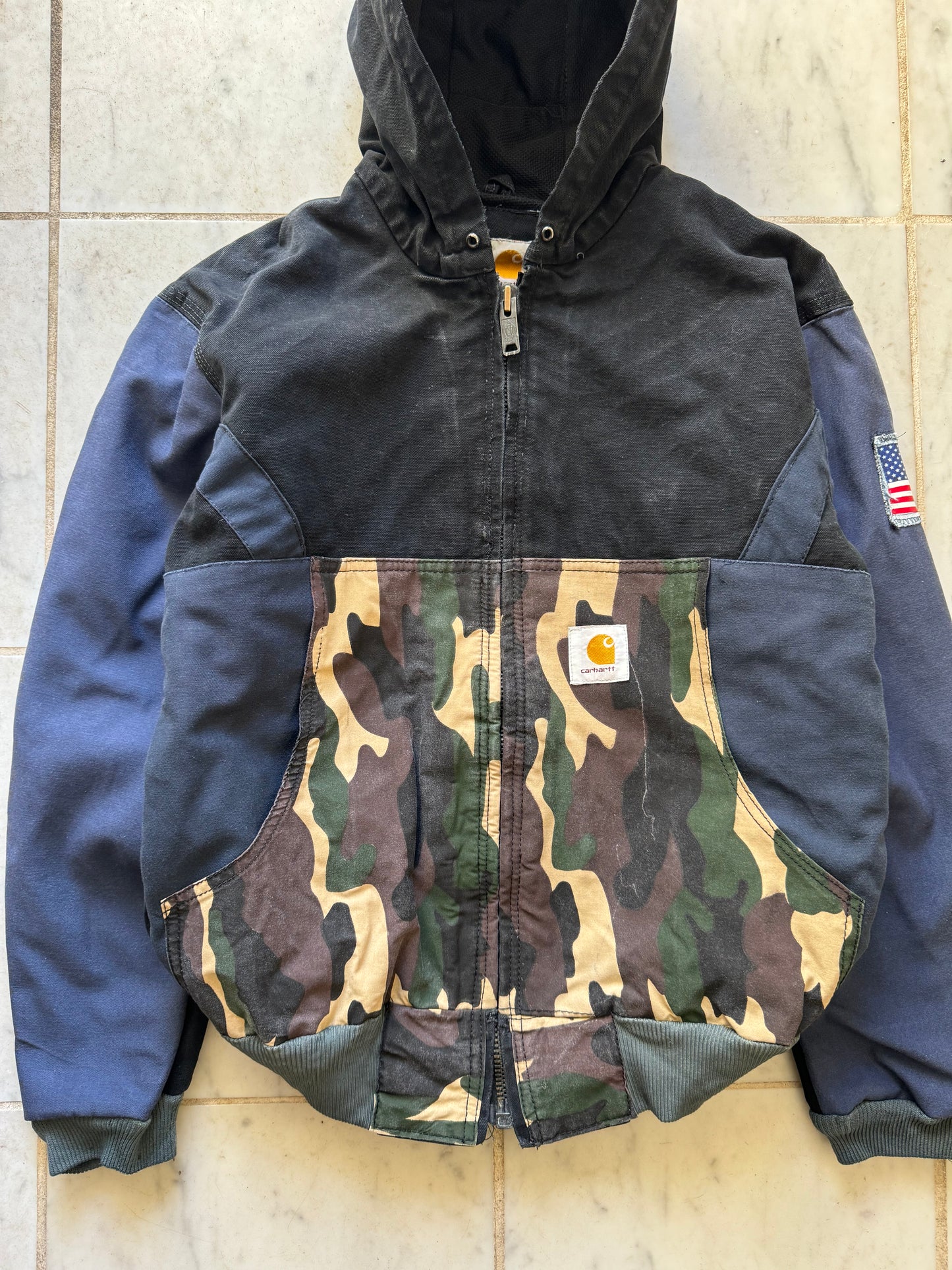 CARHARTT REWORKED CAMO PATTERN ACTIVE JACKET - MEDIUM