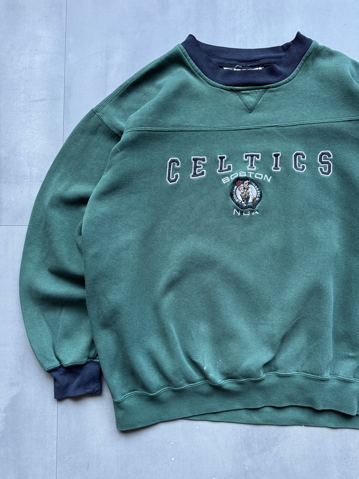 VINTAGE LEE SPORT NBA BOSTON CELTICS GREEN SWEATER - L