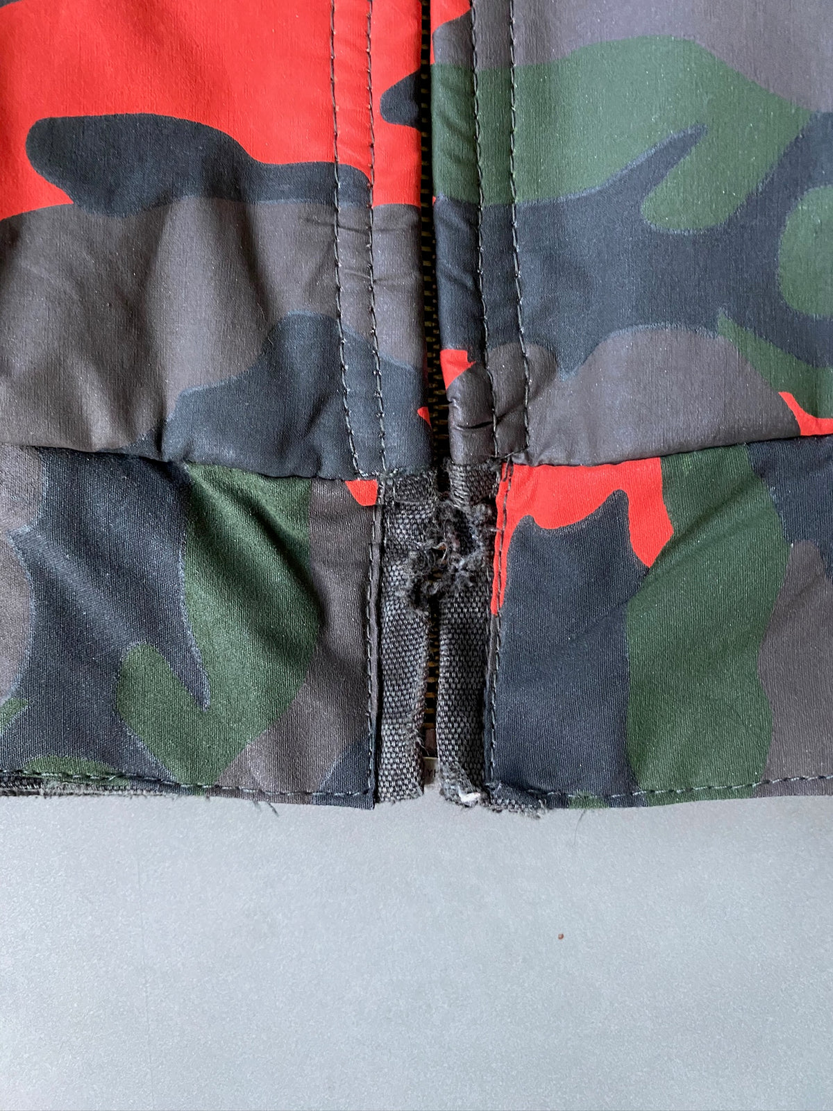 VINTAGE CARHARTT REWORKED CAMO PATTERN ACTIVE JACKET - L