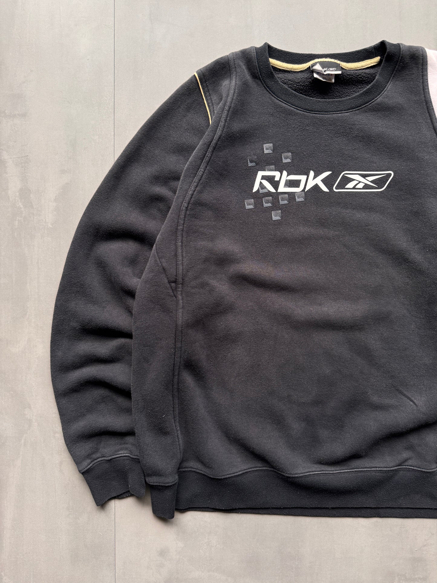 VINTAGE REEBOK BLACK SWEATER - L