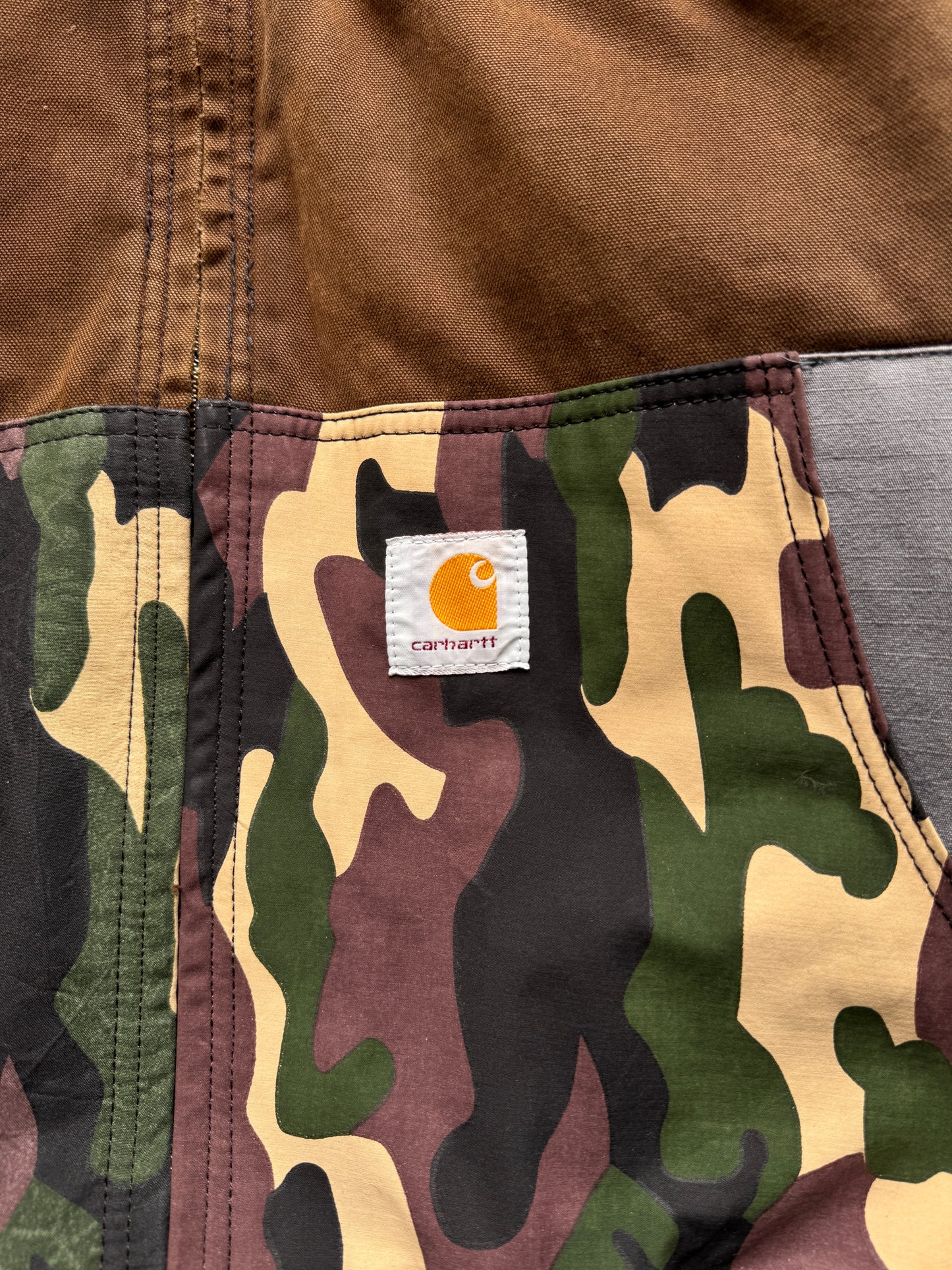 CARHARTT REWORKED CAMO PATTERN ACTIVE JACKET - M