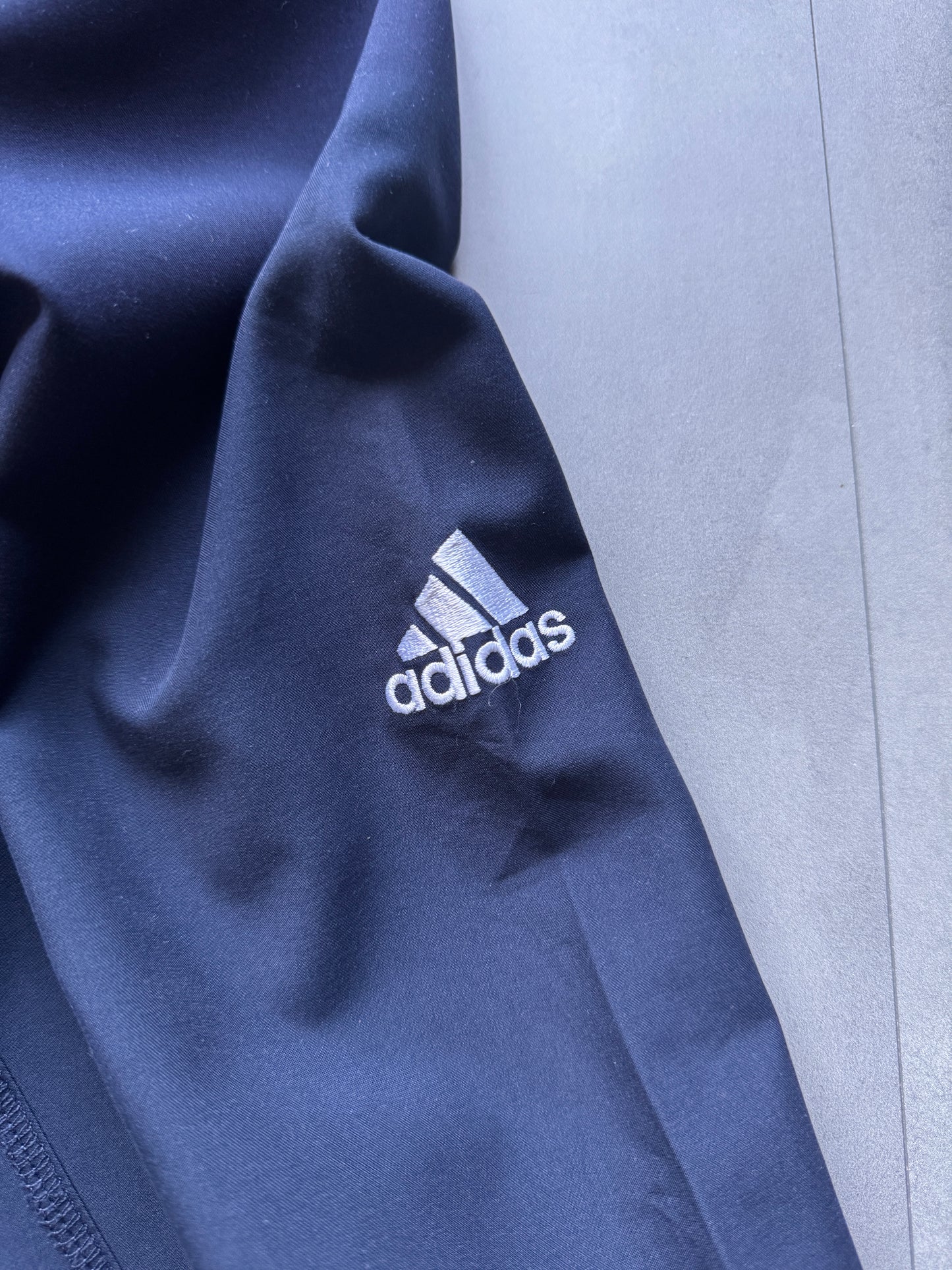 VINTAGE ADIDAS NAVY WINDBREAKER - M