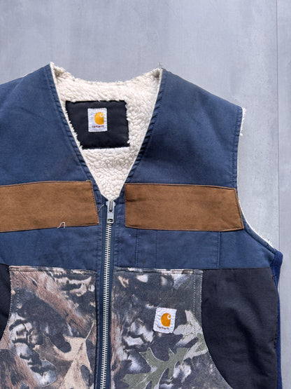 VINTAGE REWORKED CARHARTT SHERPA LINED CAMO WORK GILET - L