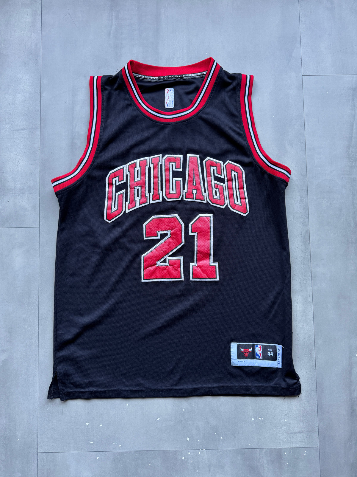 VINTAGE NBA CHICAGO BULLS BLACK JIMMY BUTLER JERSEY - S