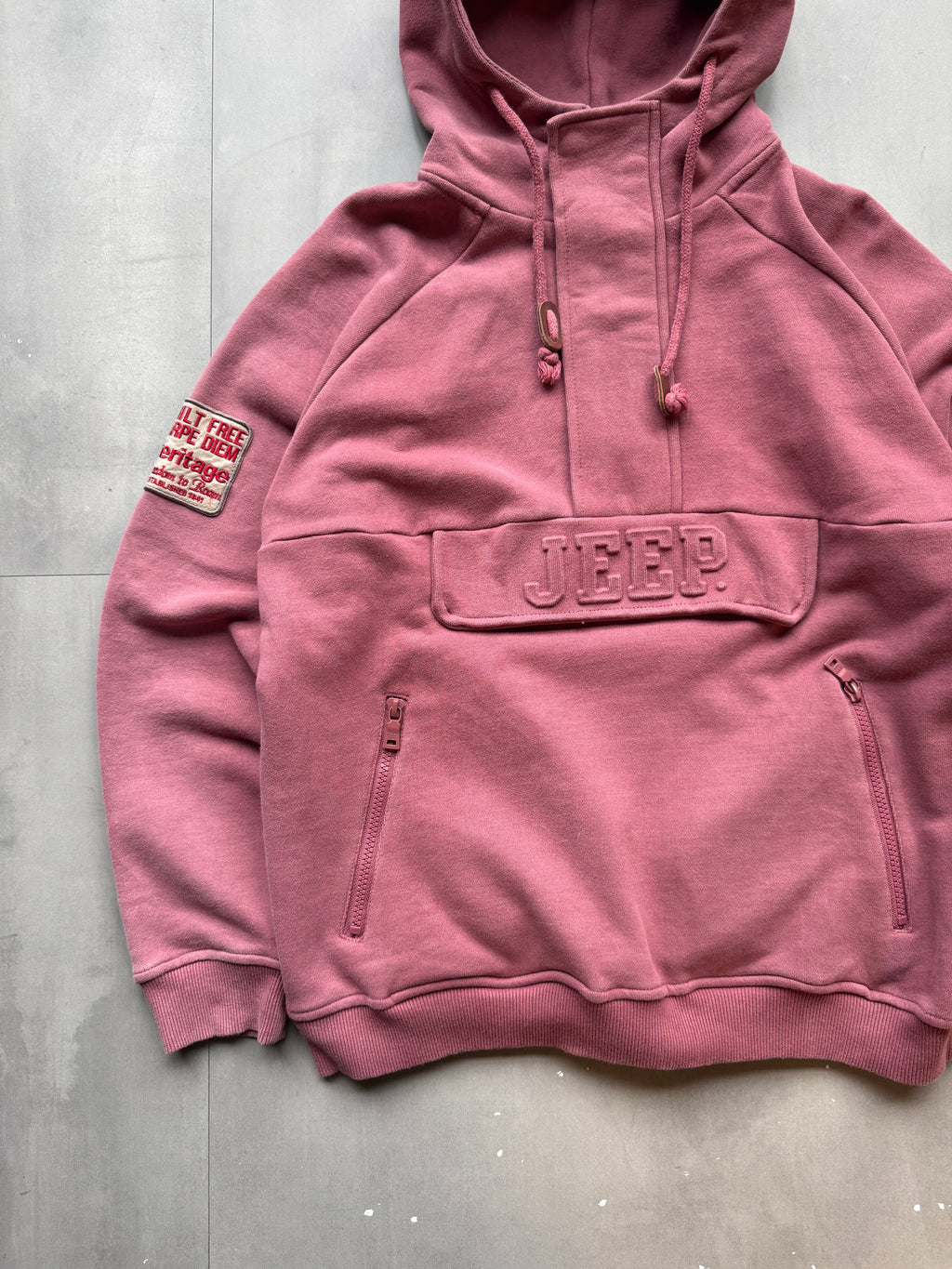VINTAGE JEEP FADED RED 1/4 ZIP HOODIE - S