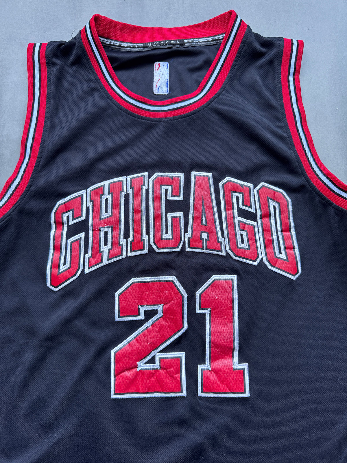 VINTAGE NBA CHICAGO BULLS BLACK JIMMY BUTLER JERSEY - S