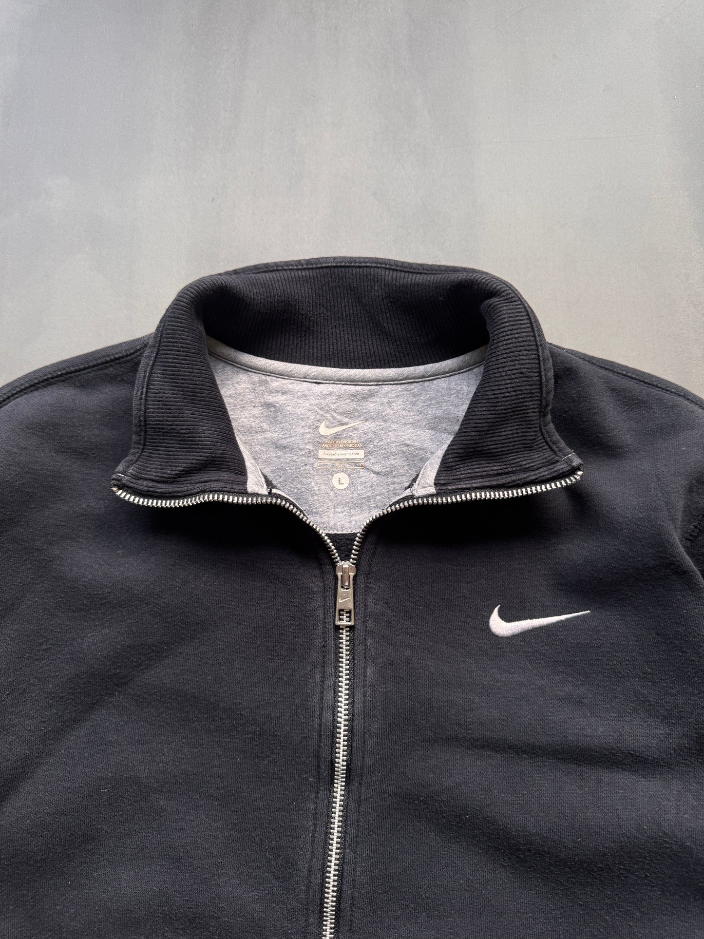 VINTAGE NIKE BLACK ZIP UP SWEATER - M