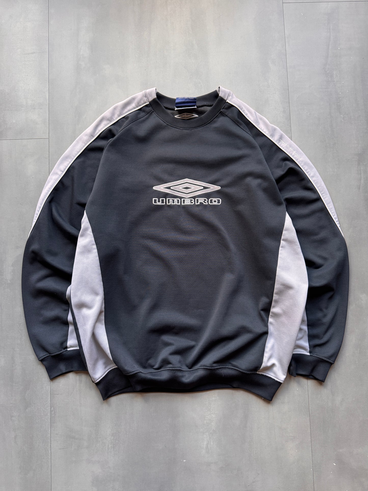 VINTAGE UMBRO BLACK SWEATER - L