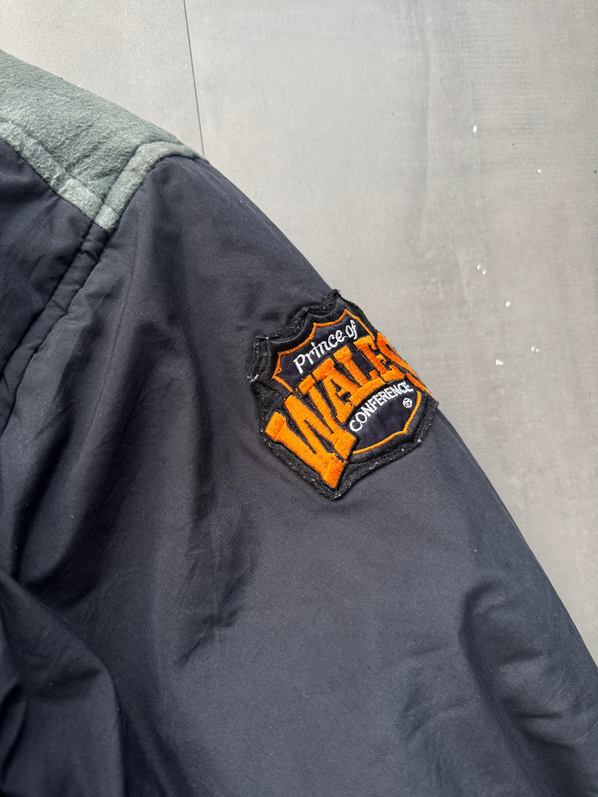 VINTAGE NHL PRO PLAYER PHILADELPHIA FLYERS PADDED JACKET - XL