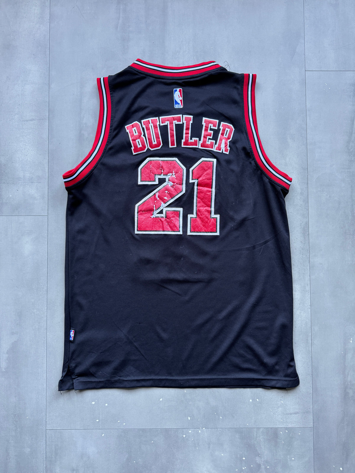 VINTAGE NBA CHICAGO BULLS BLACK JIMMY BUTLER JERSEY - S