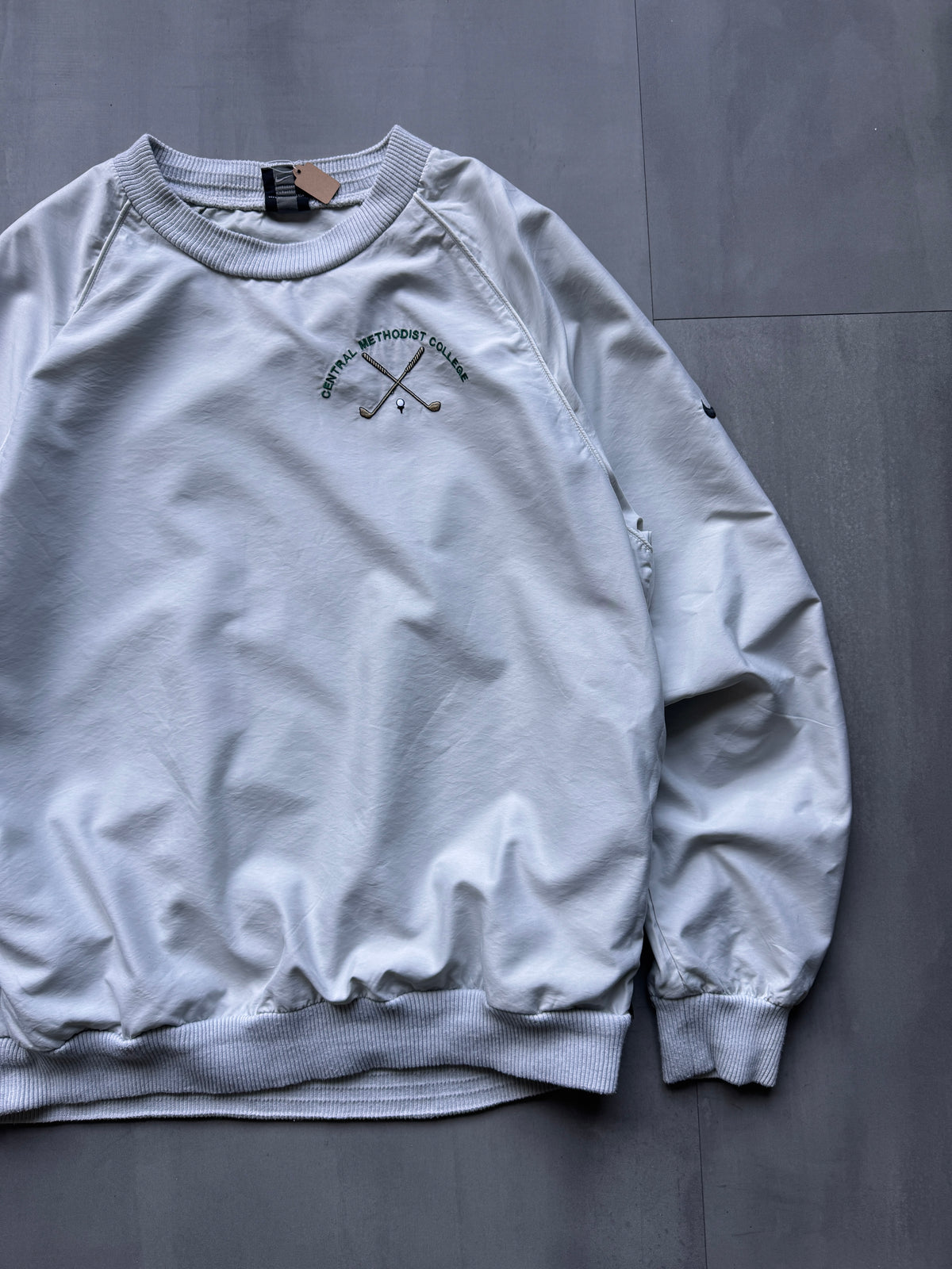 VINTAGE NIKE GOLD CENTRAL METHODIST CREAM WINDBREAKER - M