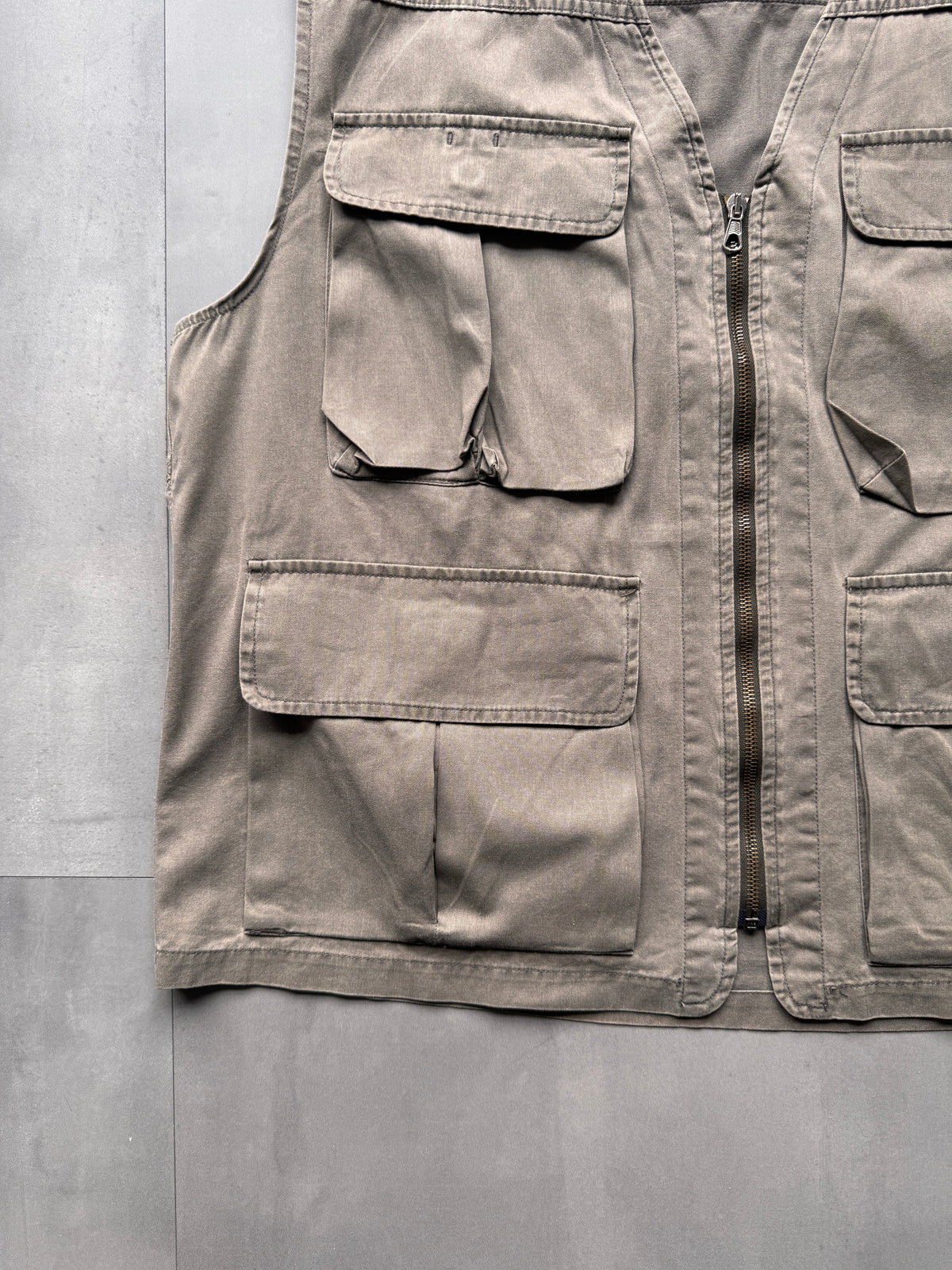 VINTAGE MARLBORO CLASSICS FADED GREY GILET - L