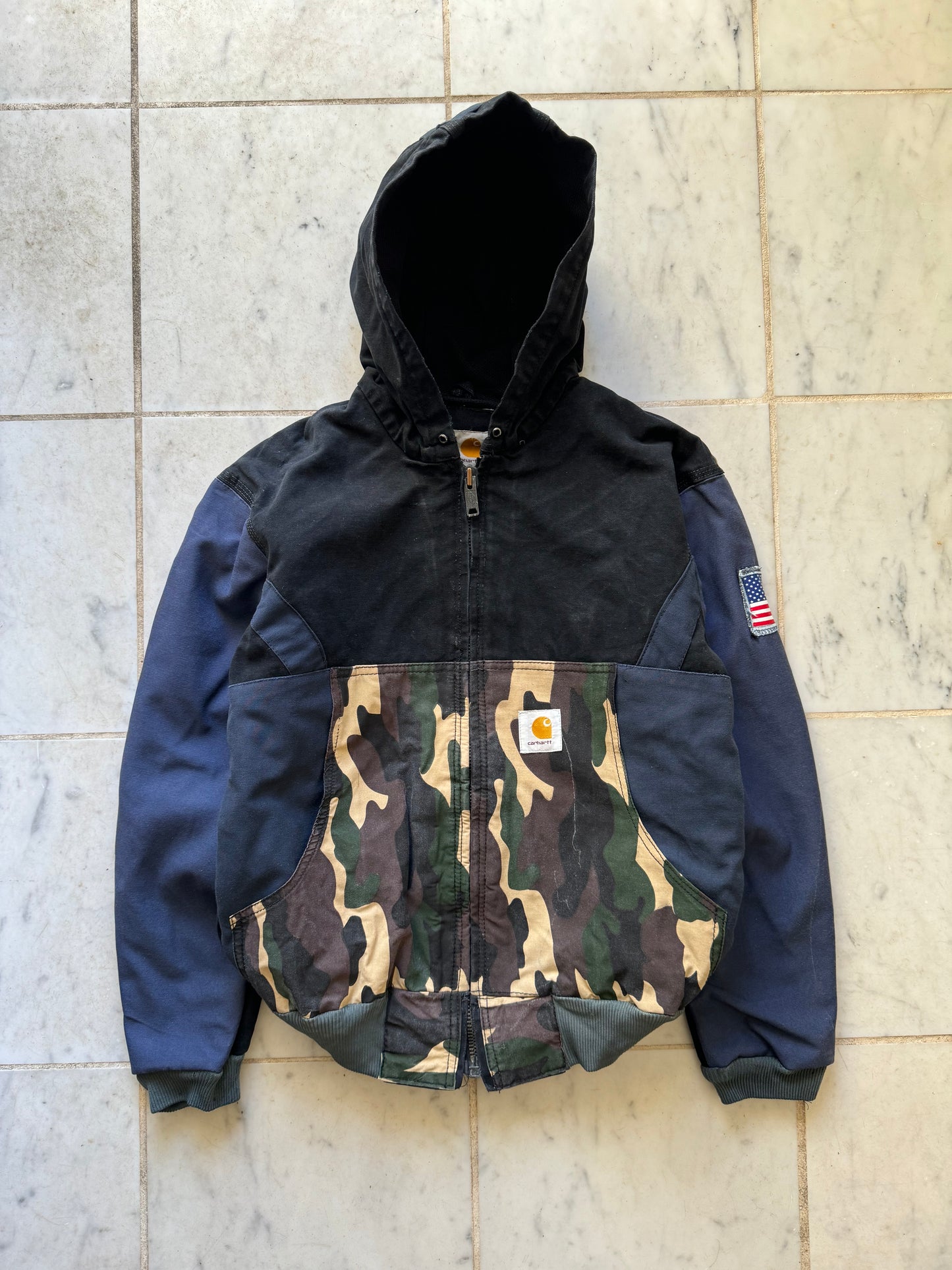 CARHARTT REWORKED CAMO PATTERN ACTIVE JACKET - MEDIUM