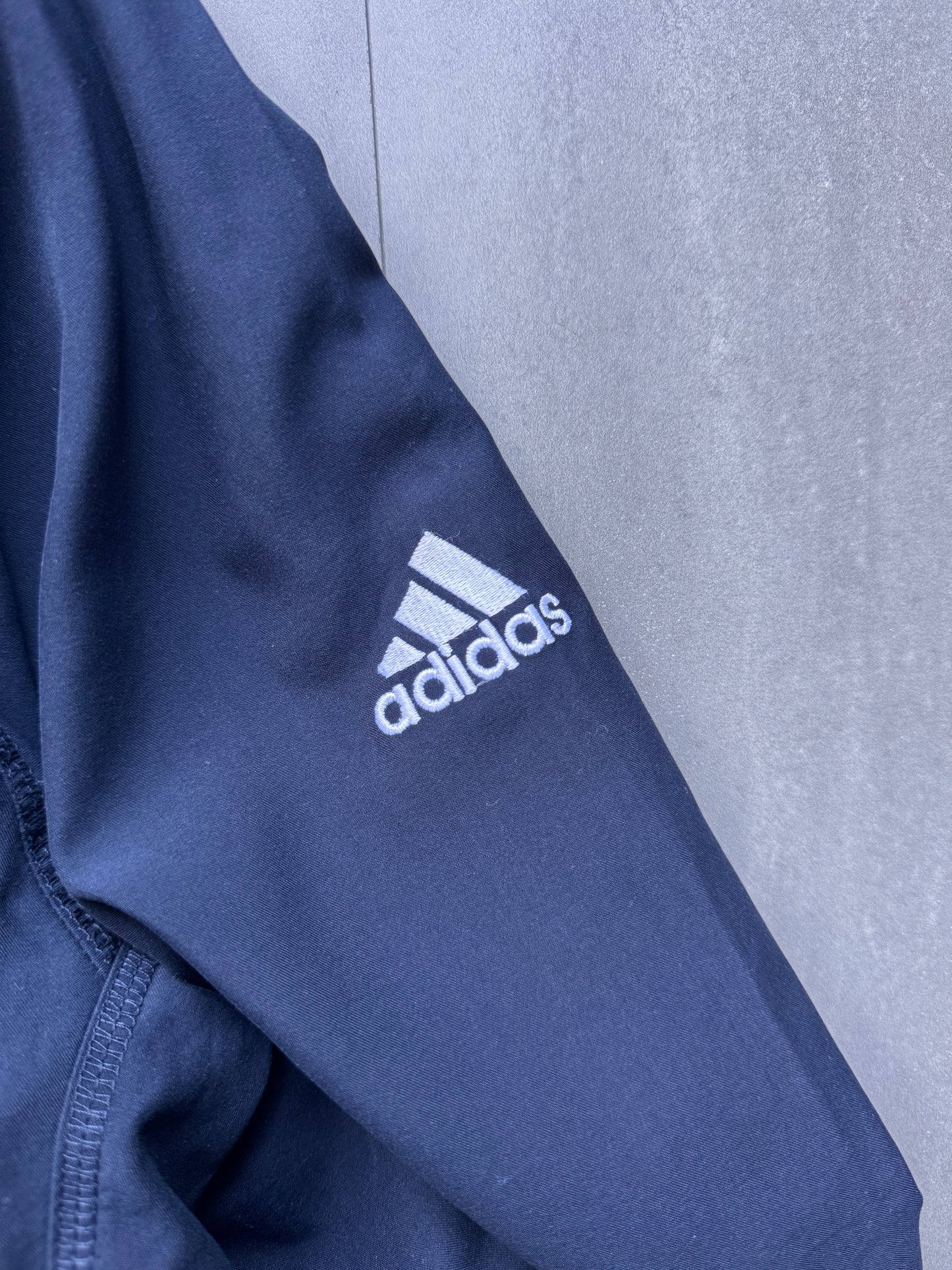 VINTAGE ADIDAS NAVY WINDBREAKER - M