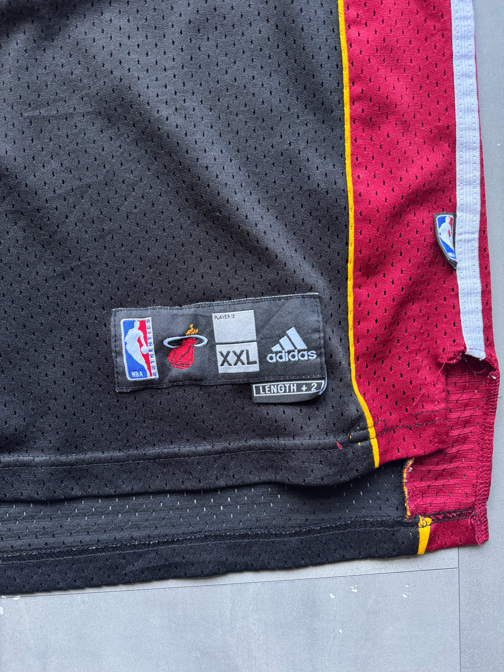 VINTAGE ADIDAS NBA MIAMI HEAT LEBRON JAMES BLACK JERSEY - XXL
