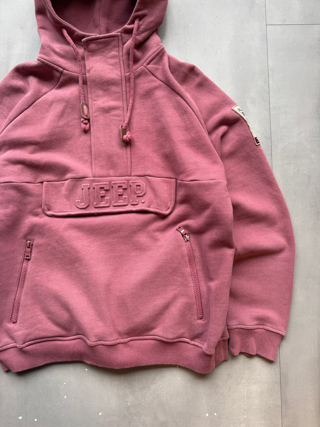VINTAGE JEEP FADED RED 1/4 ZIP HOODIE - S
