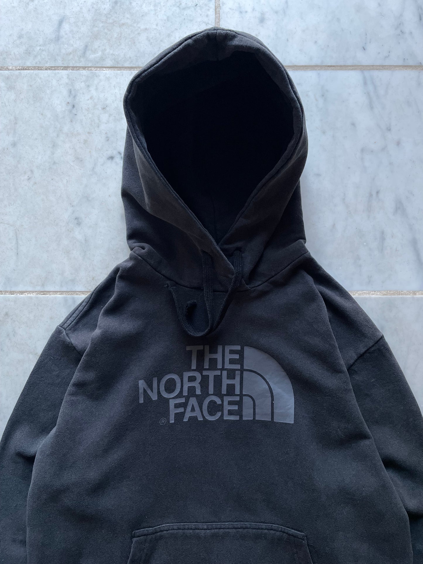 THE NORTH FACE BLACK HOODIE - MEDIUM