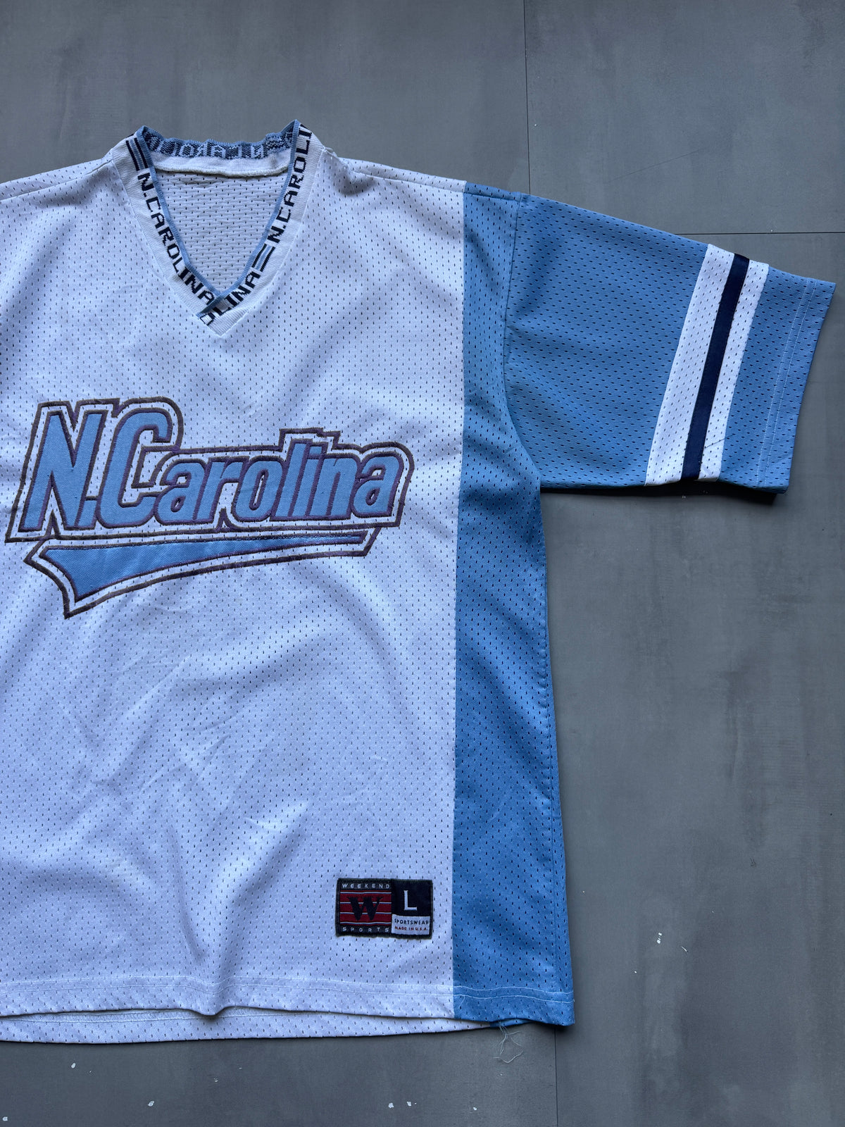 VINTAGE NORTH CAROLINA WHITE/BLUE FOOTBALL JERSEY - L