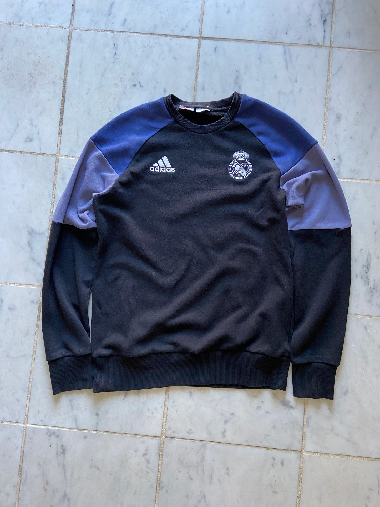 ADIDAS REAL MADRID BLACK/NAVY SWEATER - SMALL