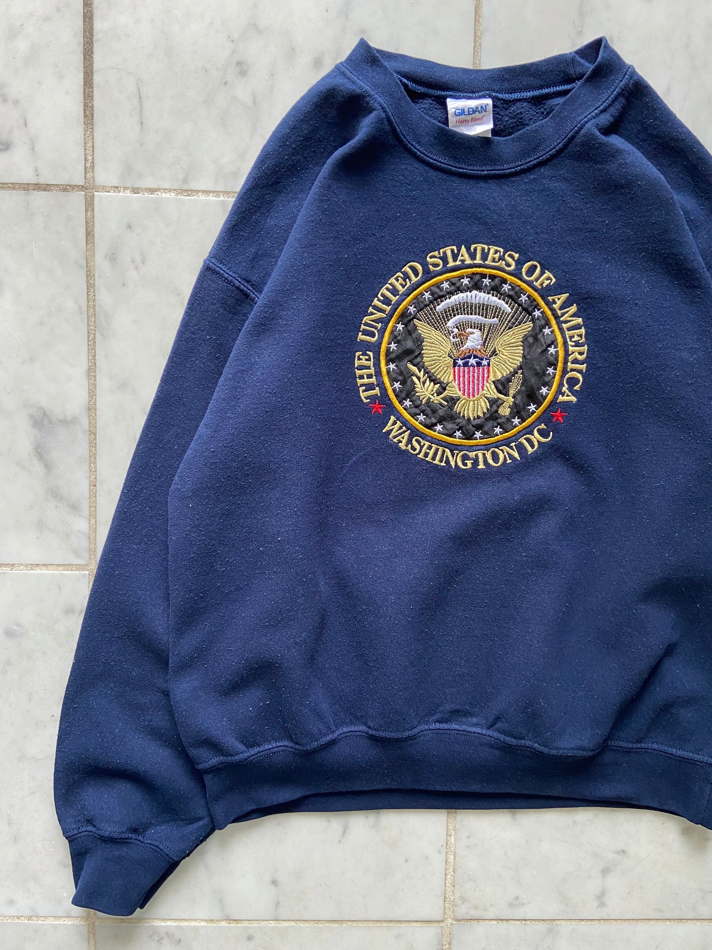 THE UNITED STATES OF AMERICA WASHINGTON DC NAVY SWEATER - SMALL