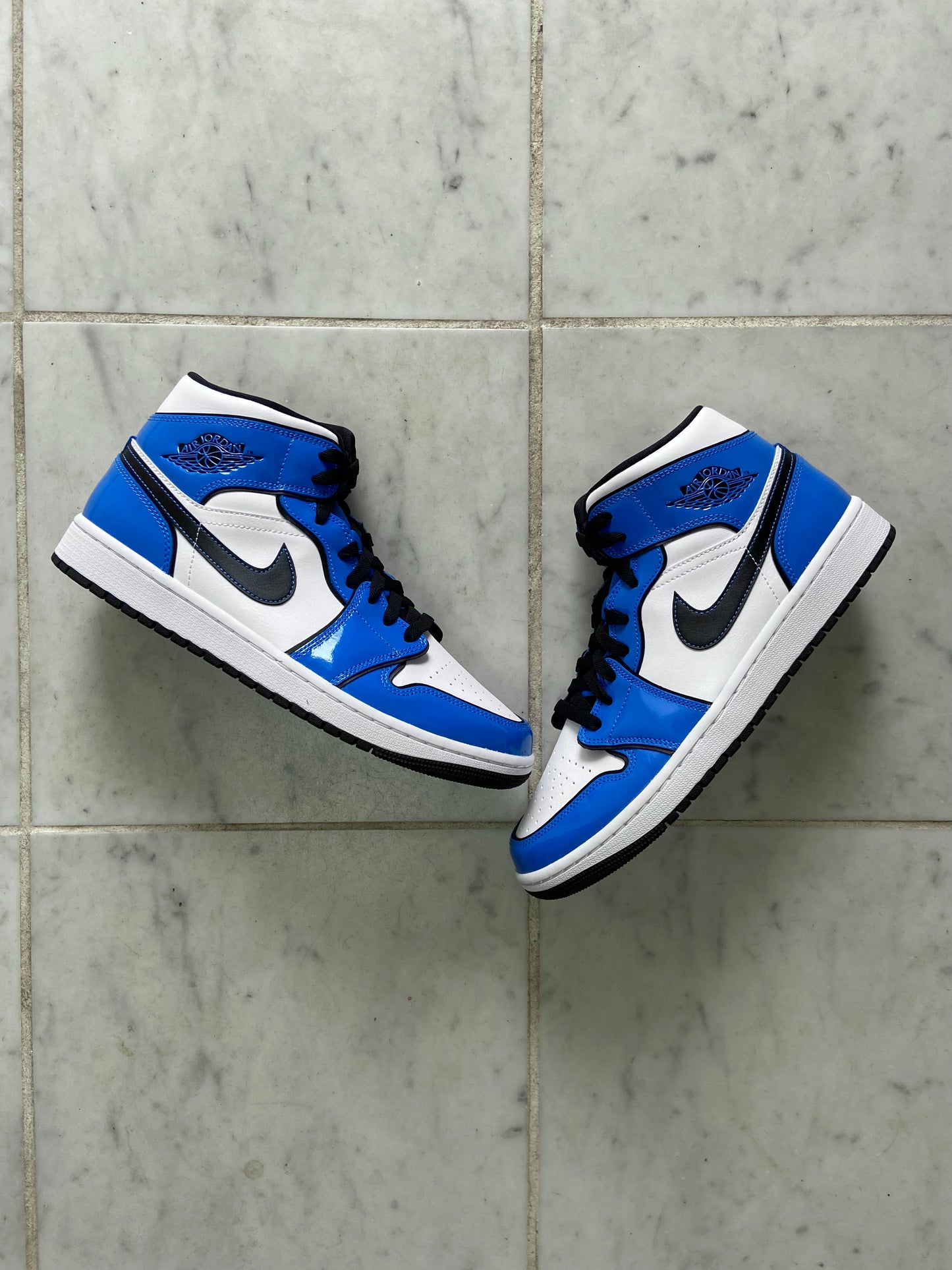 JORDAN 1 MID SIGNAL BLUE - EU 43 / US 9.5